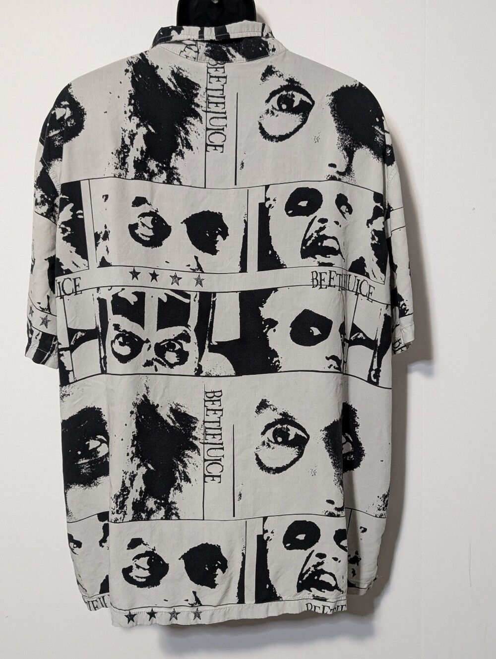 Men's Beetlejuice Graphic All Over Print Rayon Button Down Shirt Size 3XL - Picture 2 of 8